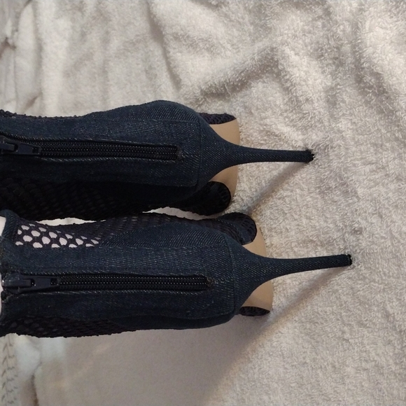 Shoes - Picture 2 of 4